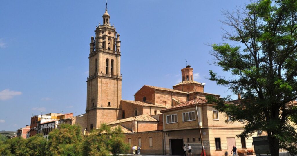 La iglesia de Santa Maria Los Arcos Camino de Santiago Frances 1024x538