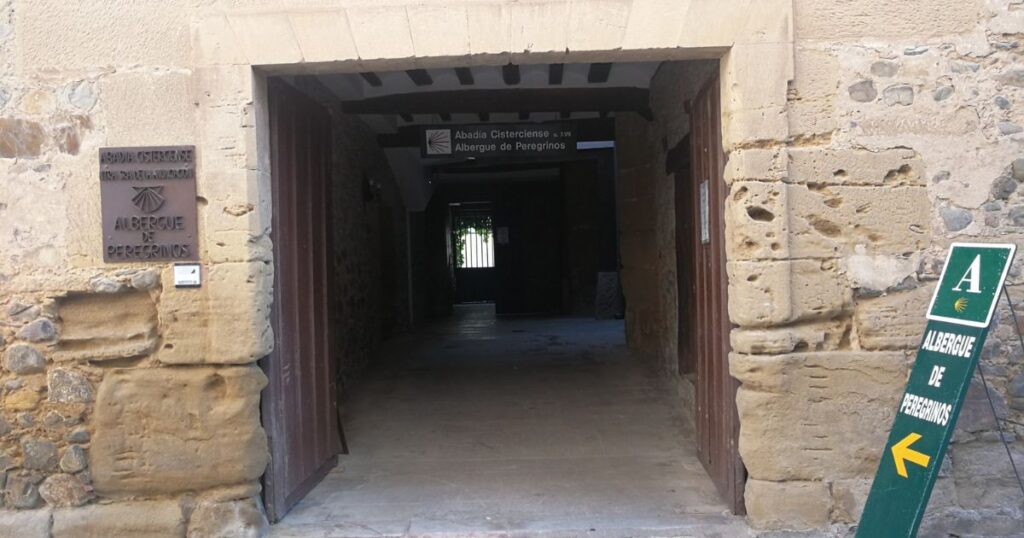 Albergue de la Abadia Cisterciense Camino de Santiago Frances 1024x538