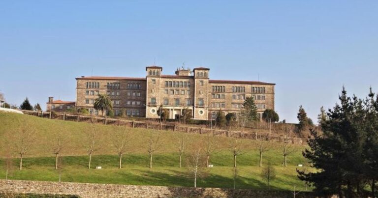 Albergue Seminario Menor Santiago de Compostela Camino de Santiago Frances 768x403