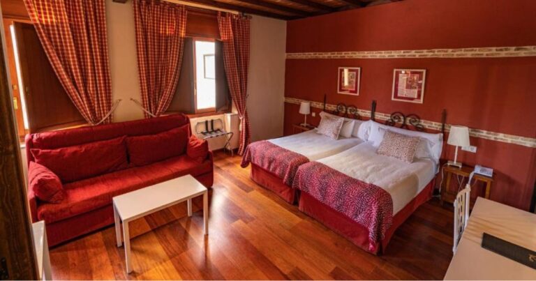 Hotel Real Monasterio de San Zoilo Camino de Santiago Frances 13 768x403