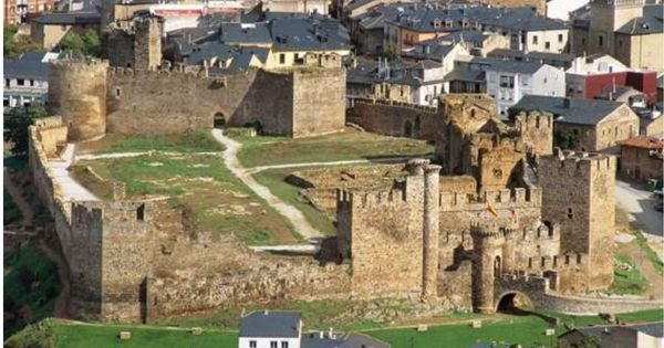 Castillo de Ponferrada Camino de Santiago Frances