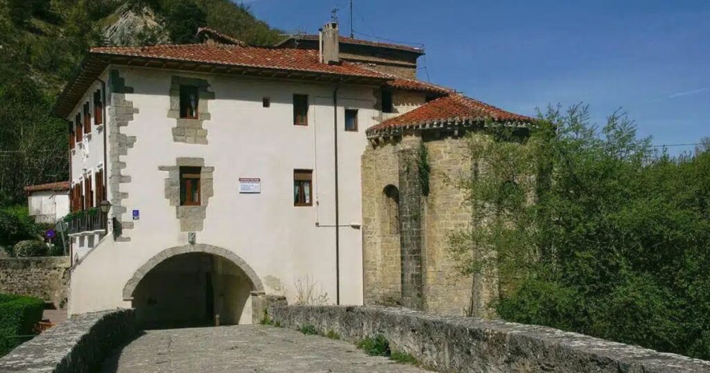 Albergue de la Trinidad de Arre Camino de Santiago Frances 1024x538