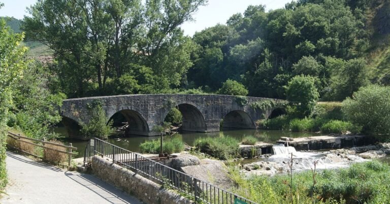 Puente de la Trinidad de Arre Camino de Santiago Frances 1 768x403