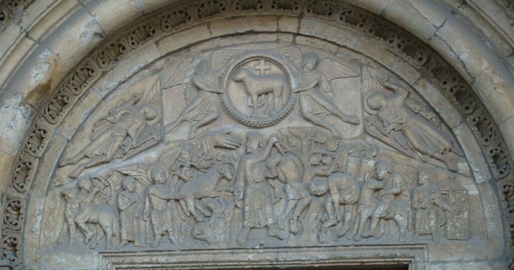 Timpano de la Puerta del Cordero Camino de Santiago Frances 1