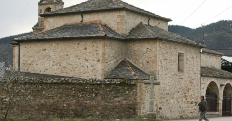 Capilla de Nuestra Senora del Carmen Ponferrada Camino de Santiago Frances 3 768x403