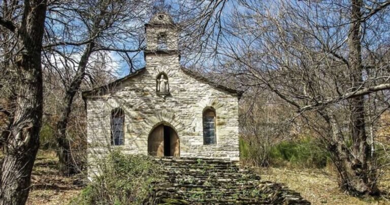 Capilla de San Froilan de Ruitelan Camino de Santiago Frances 768x403
