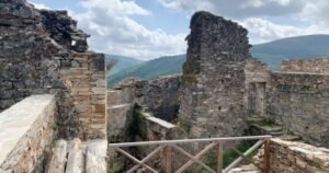 Castillo de Sarracin Camino de Santiago Frances 8 300x158