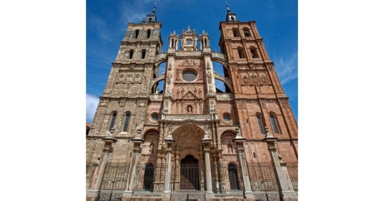 Catedral de Astorga Camino de Santiago Frances 2 768x403