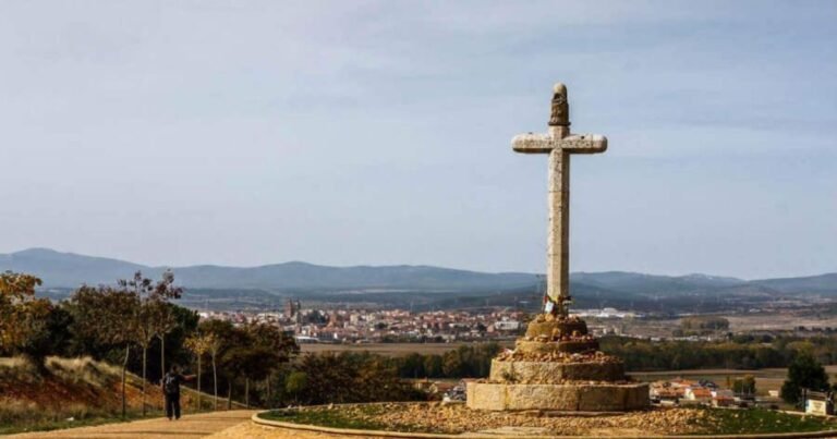 Crucero de Santo Toribio San Justo de la Vega Camino de Santiago Frances 768x403