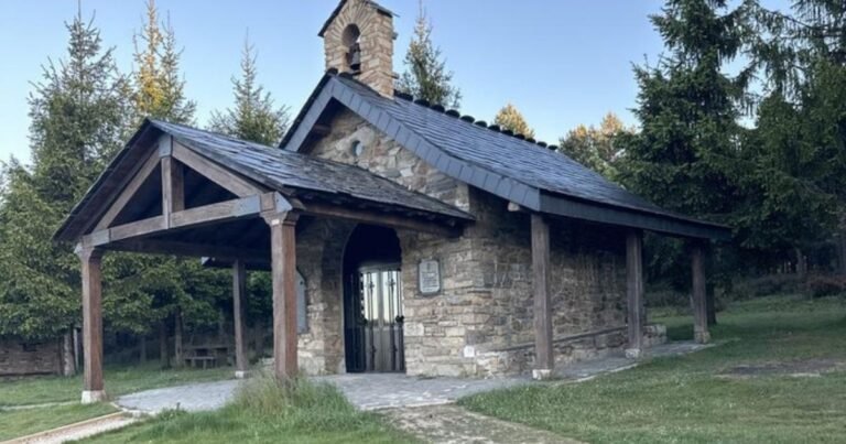 Ermita de Santiago Apostol Foncebadon Camino de Santiago Frances 3 768x403