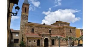 Iglesia de San Juan Bautista Hospital de Orbigo Camino de Santiago Frances 2 300x158