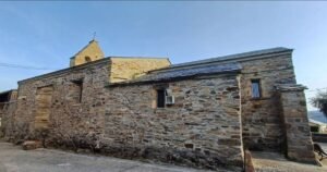 Iglesia de San Miguel Arcangel El Acebo Camino de Santiago Frances 6 300x158