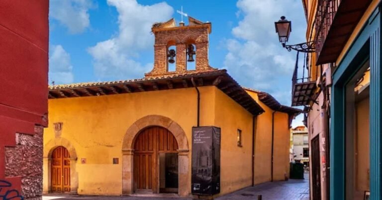 Iglesia de San Salvador de Palat del Rey Camino de Santiago Frances 768x403