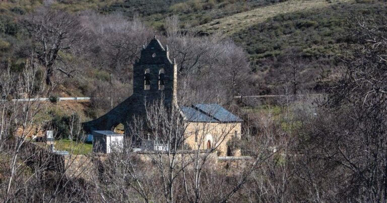 Iglesia de Santa Maria Magdalena Riego de Ambros Camino de Santiago Frances 3 768x403