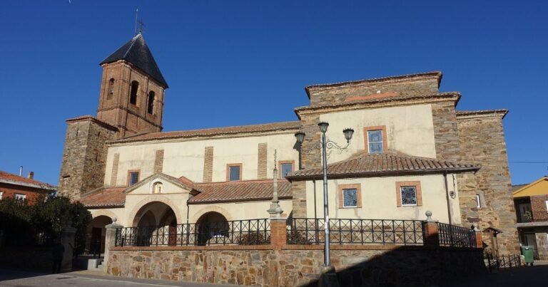 Iglesia de Santiago Apostol Villares de Orbigo Camino de Santiago Frances 768x403