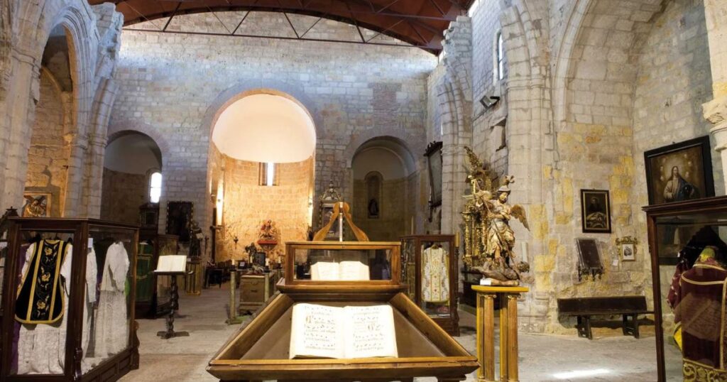 Iglesia de Santiago Carrion de los Condes Camino de Santiago Frances 6 1024x538
