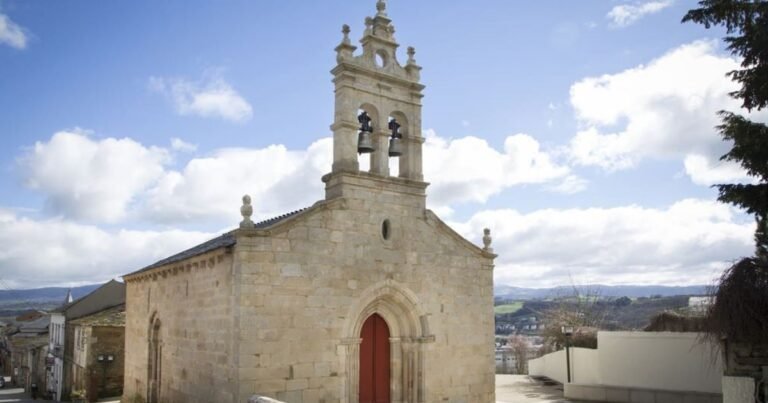 Iglesia de San Salvador Sarria Camino de Santiago Frances 768x403