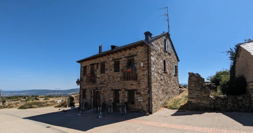 Albergue Monte Irago Camino de Santiago Frances 2 1024x538