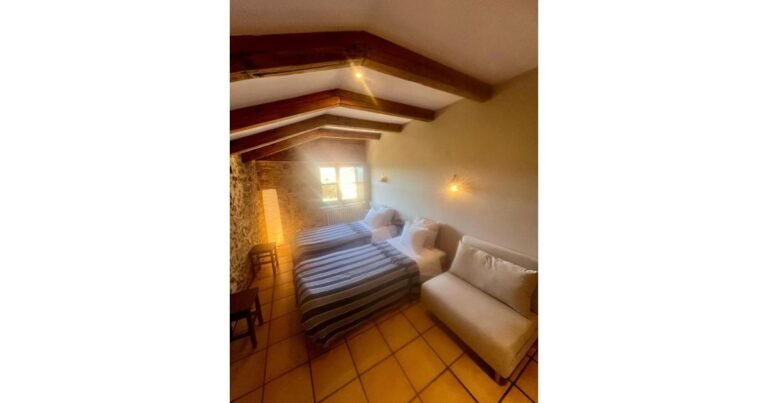 Hostal The Pilgrim Stone Camino de Santiago Frances 4 768x403