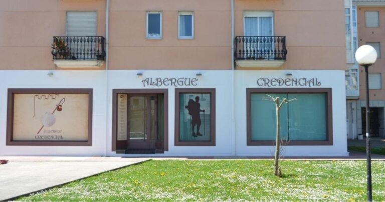 Albergue Credencial Sarria Camino de Santiago Frances 2 768x403