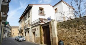 Albergue Estrella Guia Puente la Reina Camino de Santiago Frances 2 300x158