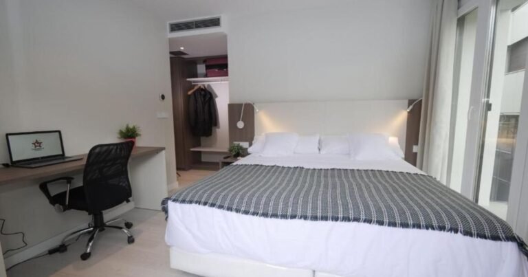 Hotel Ciudadela Pamplona Camino de Santiago Frances 14 768x403