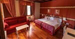 Hotel Real Monasterio de San Zoilo Camino de Santiago Frances 13 300x158