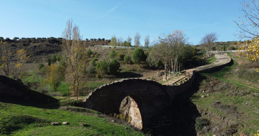 Puente Romano Cirauqui Camino de Santiago Frances 1024x538
