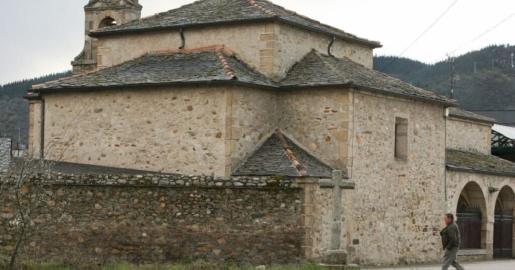 Capilla de Nuestra Senora del Carmen Ponferrada Camino de Santiago Frances 3 1024x538