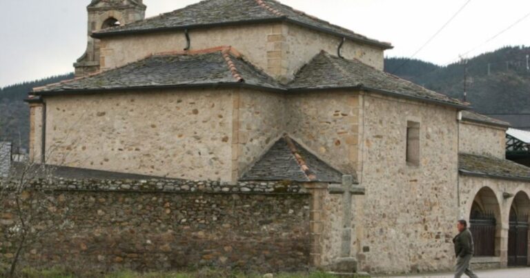 Capilla de Nuestra Senora del Carmen Ponferrada Camino de Santiago Frances 3 768x403