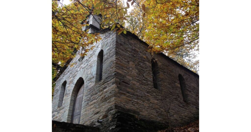 Capilla de San Froilan de Ruitelan Camino de Santiago Frances 4 1024x538