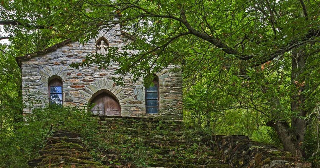 Capilla de San Froilan de Ruitelan Camino de Santiago Frances 5 1024x538