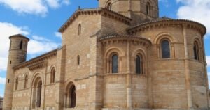 Iglesia de San Martin de Tours Camino de Santiago Frances 4 300x158