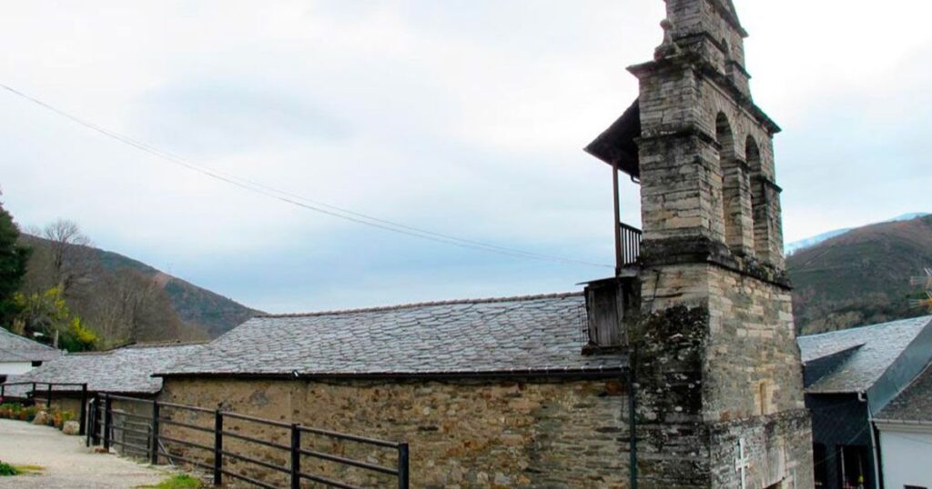 Iglesia de San Nicolas Trabadelo Camino de Santiago Frances 2 1024x538