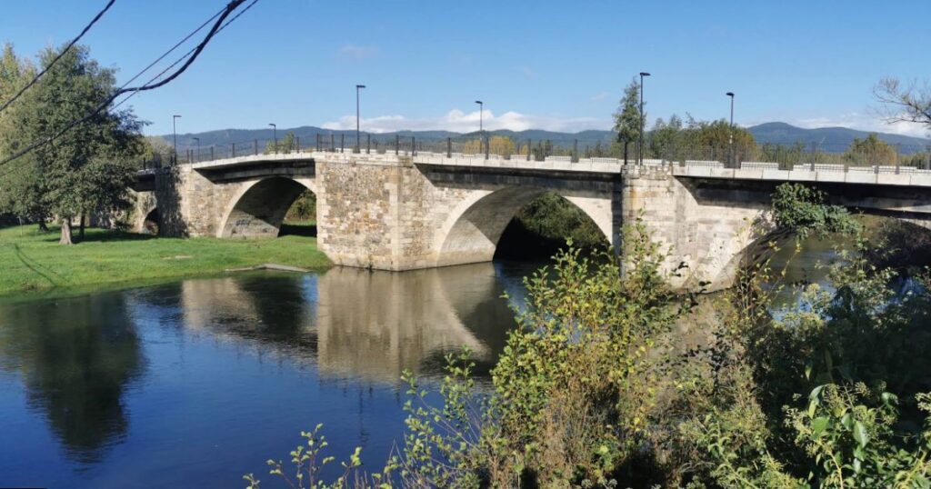 Puente Mayor de Cacabelos Camino de Santiago Frances 1024x538