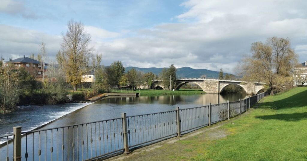 Puente Mayor de Cacabelos Camino de Santiago Frances 2 1024x538