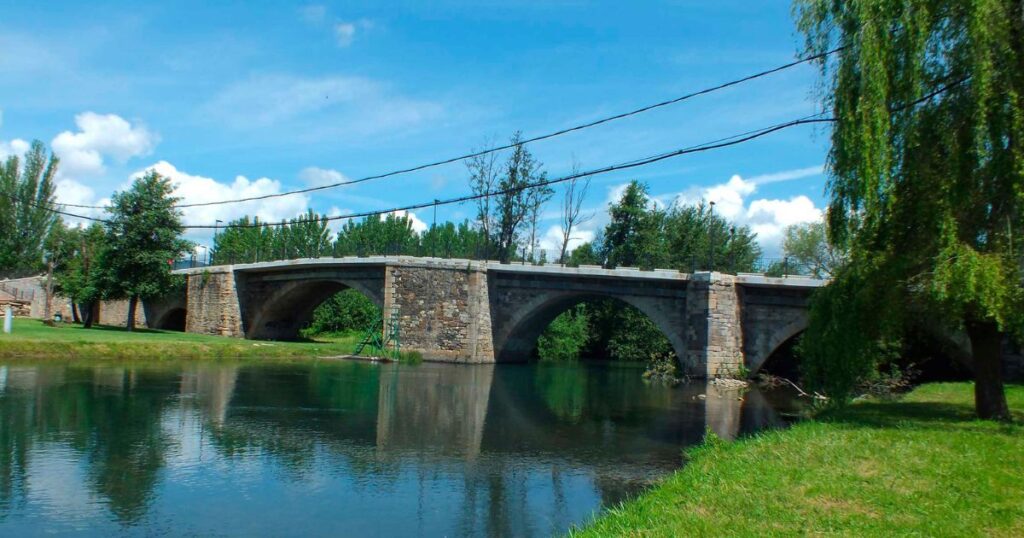 Puente Mayor de Cacabelos Camino de Santiago Frances 7 1 1024x538
