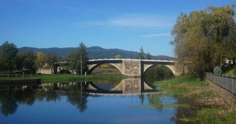 Puente Mayor de Cacabelos Camino de Santiago Frances 7 768x403