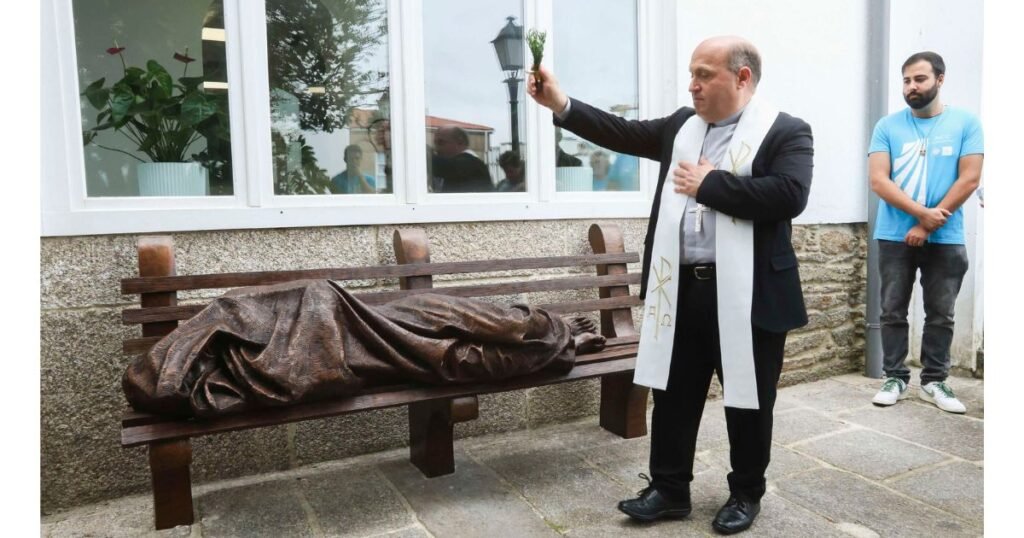 Homeless Jesus en Santiago de Compostela Camino de Santiago Frances 3