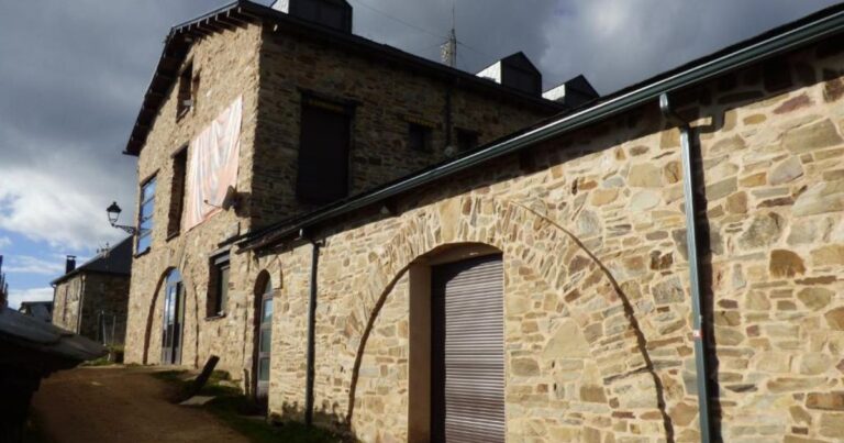 Hostal Convento de Foncebadon Camino de Santiago Frances 2 768x403