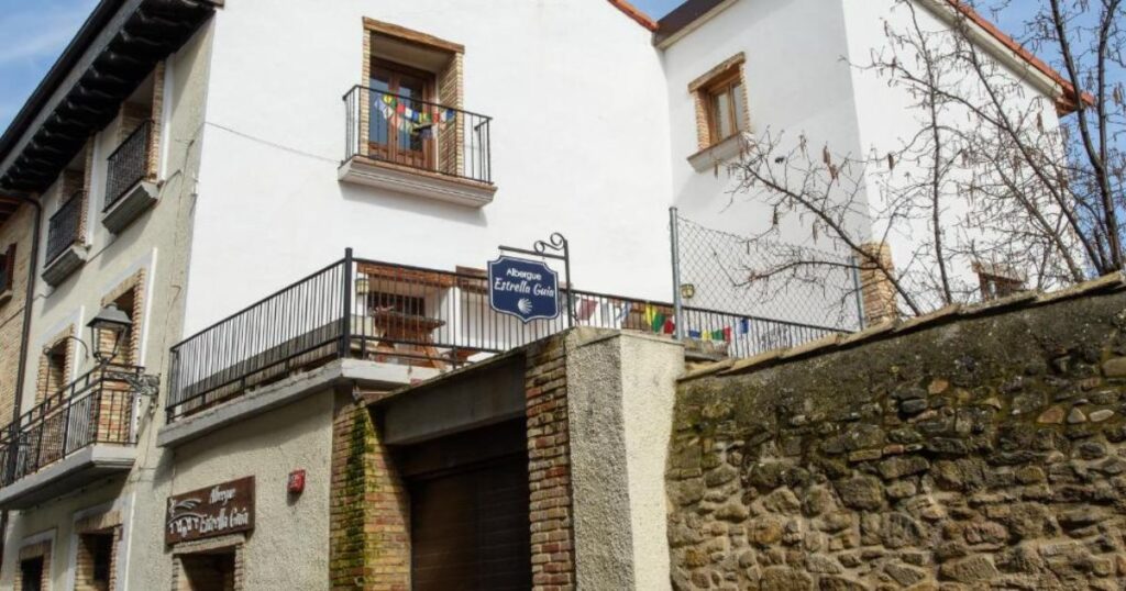 Albergue Estrella Guia Puente la Reina Camino de Santiago Frances 1024x538