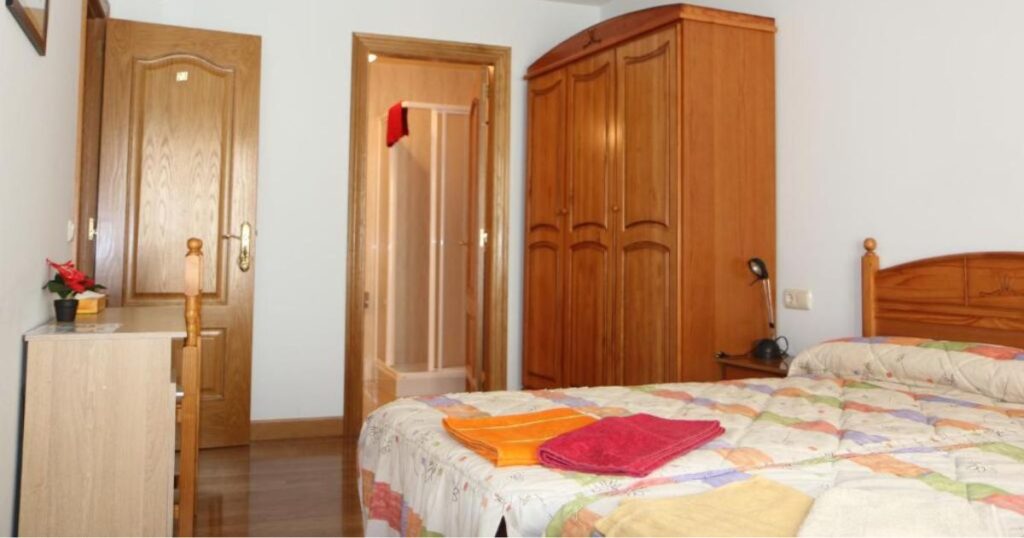 Hostal La Plaza Puente la Reina Camino de Santiago Frances 5 1024x538