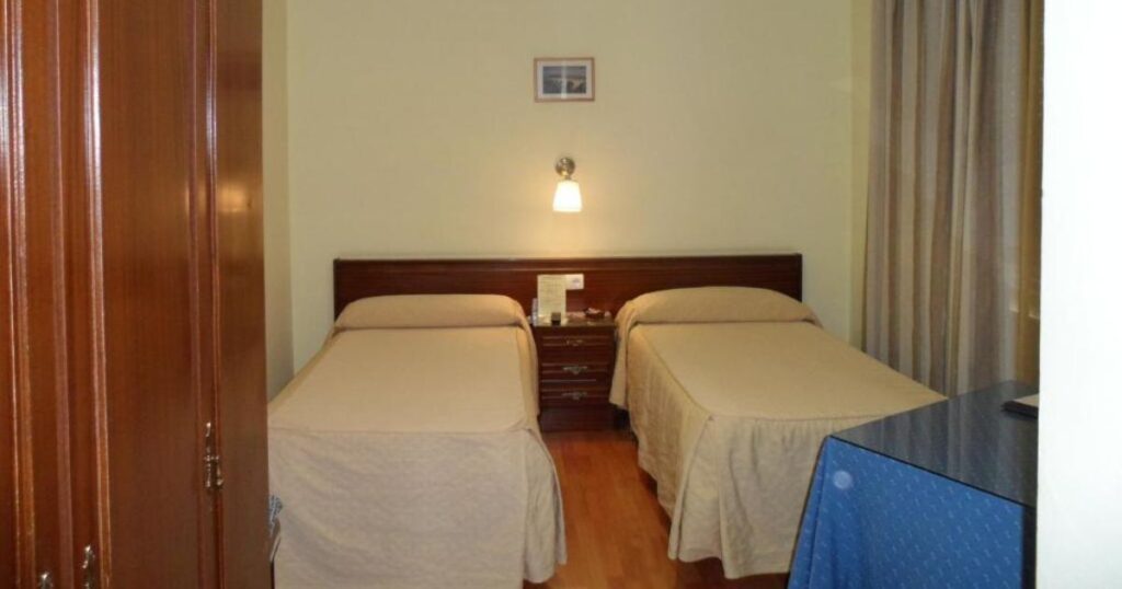 Hostal Coruna Astorga Camino de Santiago Frances 11 1024x538