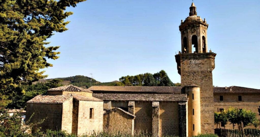 La Iglesia del Crucifijo Puente la Reina Camino de Santiago Frances 2 1024x538