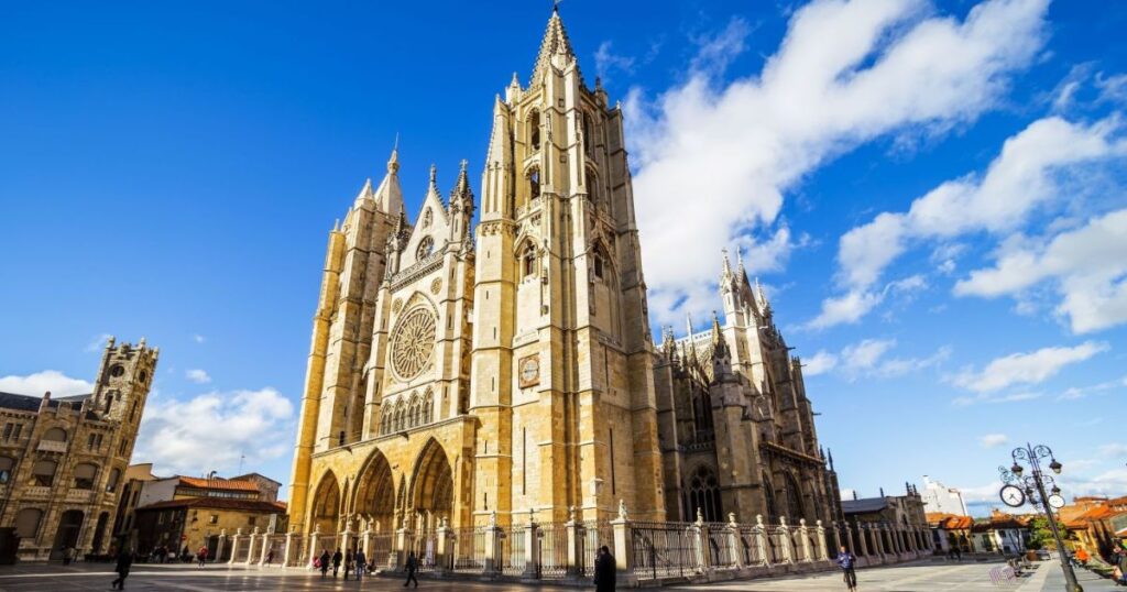 Catedral de Leon Camino de Santiago Frances 1024x538