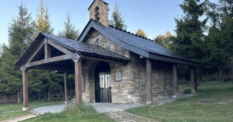 Ermita de Santiago Apostol Foncebadon Camino de Santiago Frances 3 768x403