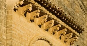 Iglesia de San Martin de Tours Camino de Santiago Frances 9 300x158
