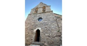Iglesia de San Miguel Arcangel El Acebo Camino de Santiago Frances 5 300x158