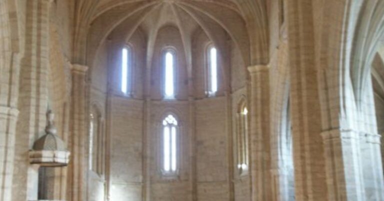 Iglesia de Santa Maria del Castillo Camino de Santiago Frances 2 768x403