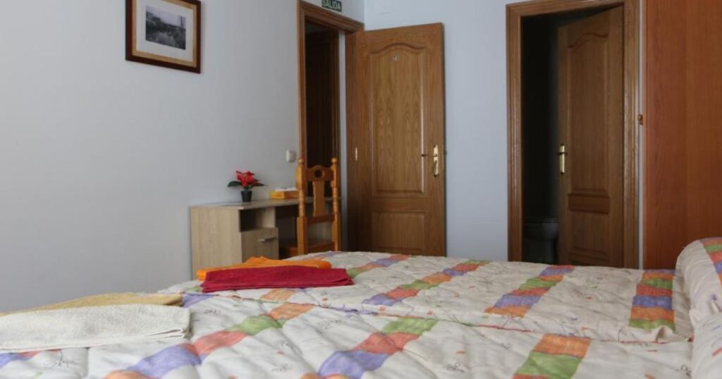 Hostal La Plaza Puente la Reina Camino de Santiago Frances 7 1024x538